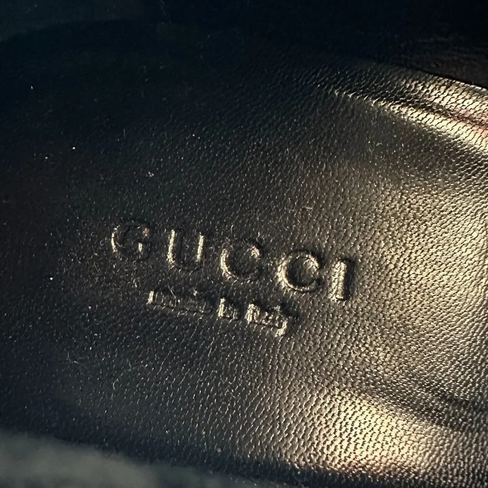 Gucci GG Imprime Black Leather Chain Charm Pumps - Picture 12 of 15